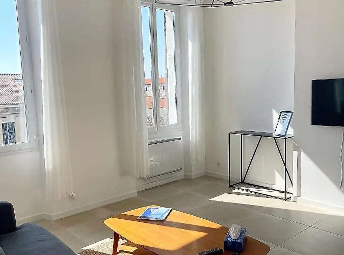 Gabriel Centre Depart Ferry