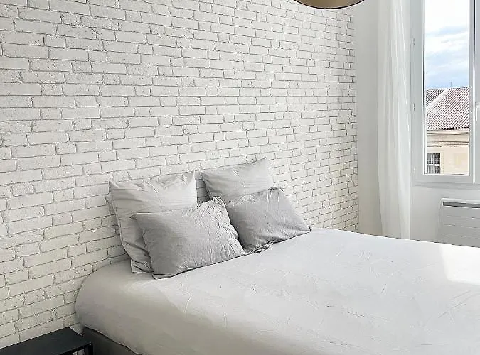 Gabriel Centre Depart Ferry